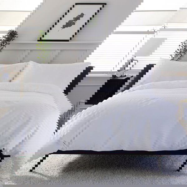 The Lyndon Company Port Stanley Duvet Set White Double
