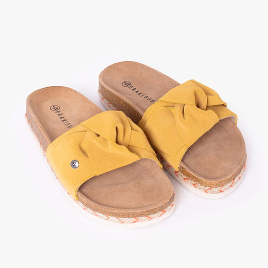 Brakeburn Knot Front Sandals Size 4