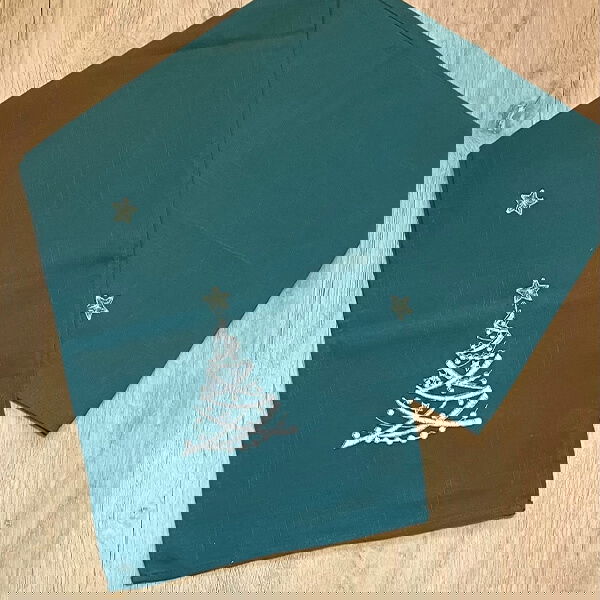 Le Chateau Christmas Tree Table Runner