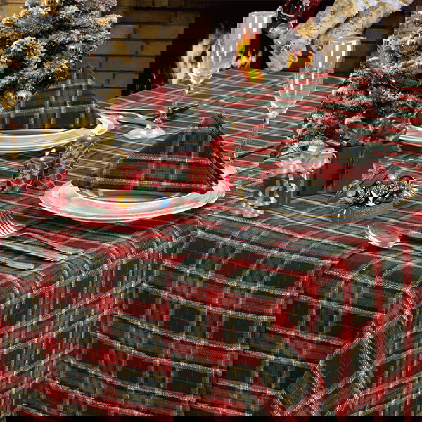 Le Chateau Tartan 178cm Circular Tablecloth