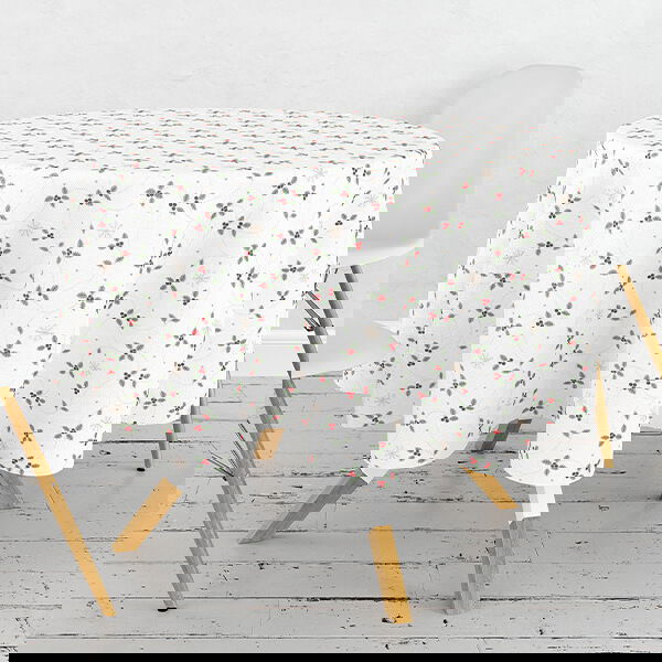 Le Chateau Holly 180cm Circular Tablecloth