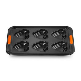 Le Creuset Bakeware 6 Cup Heart Tray